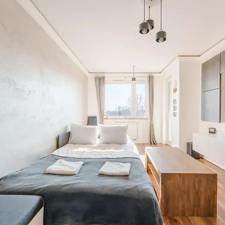 Paryska Deluxe By Bookinghost *