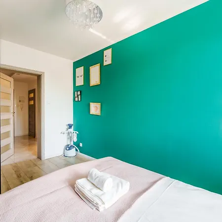 Paryska Deluxe By Bookinghost *