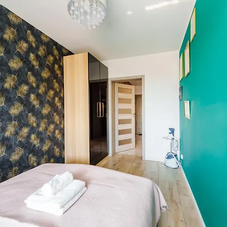 Apartment Paryska Deluxe By Bookinghost