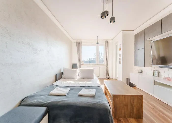 Paryska Deluxe By Bookinghost *