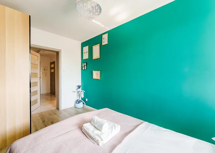 Paryska Deluxe By Bookinghost *