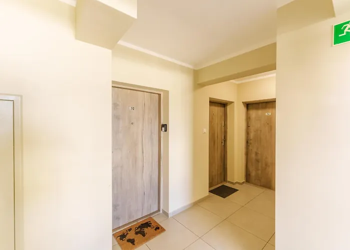 Paryska Deluxe By Bookinghost