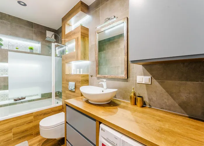 Paryska Deluxe By Bookinghost