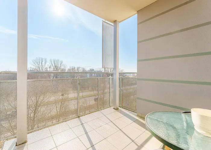 Paryska Deluxe By Bookinghost